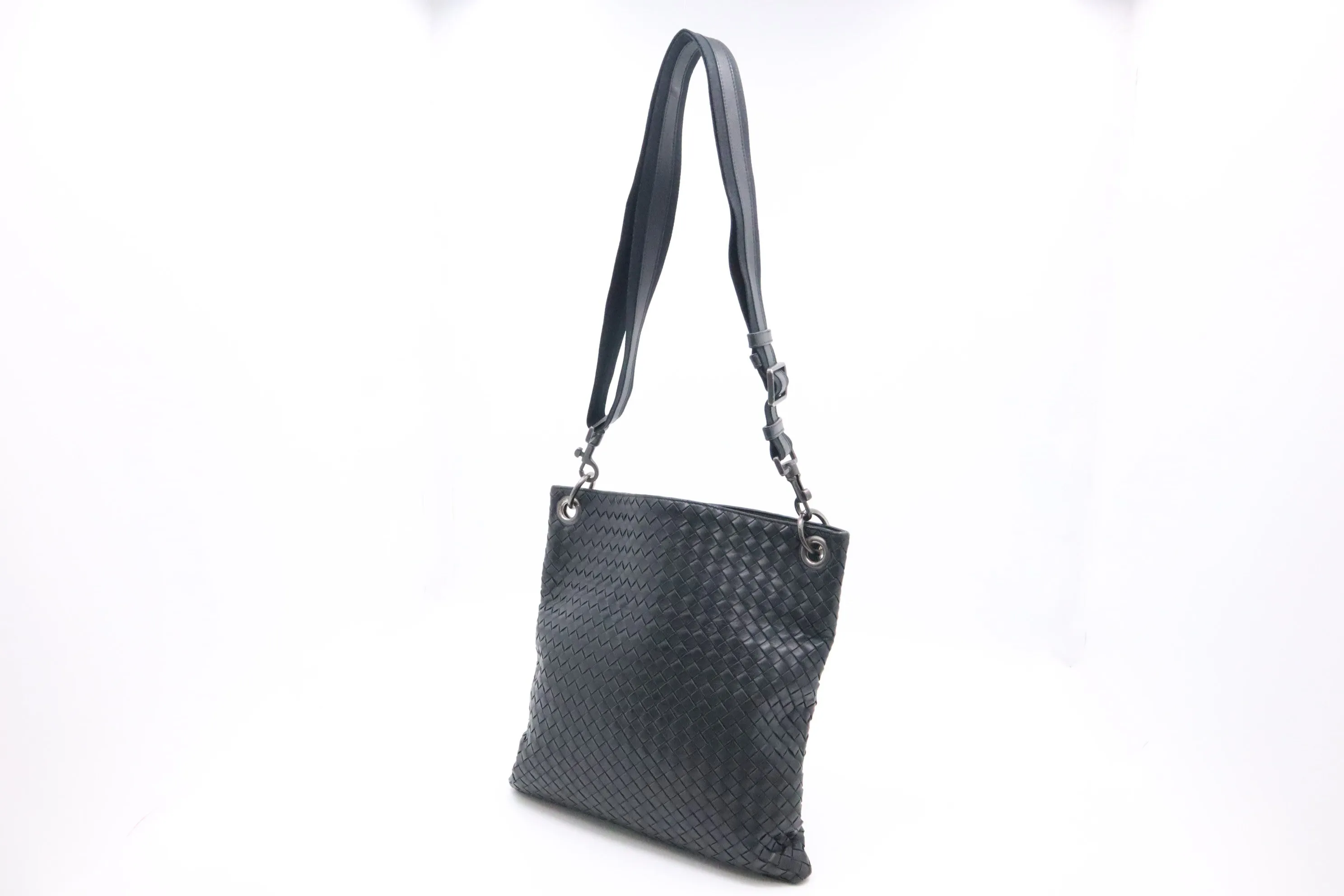 Bottega Veneta Crossbody Bag in Black Intrecciato Leather