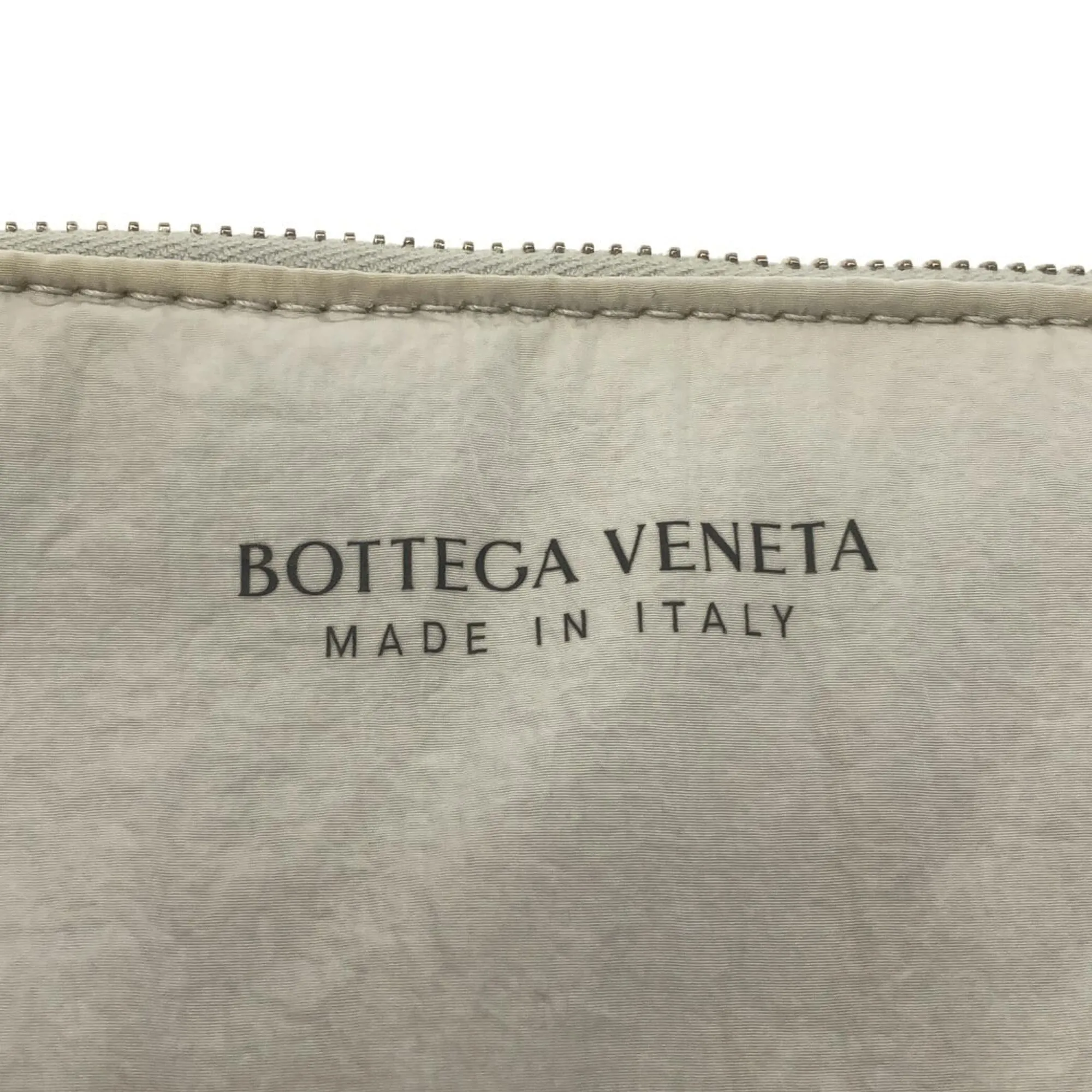 Bottega Veneta Padded Tech Cassette Crossbody Bag (SHG-qvTn6P)