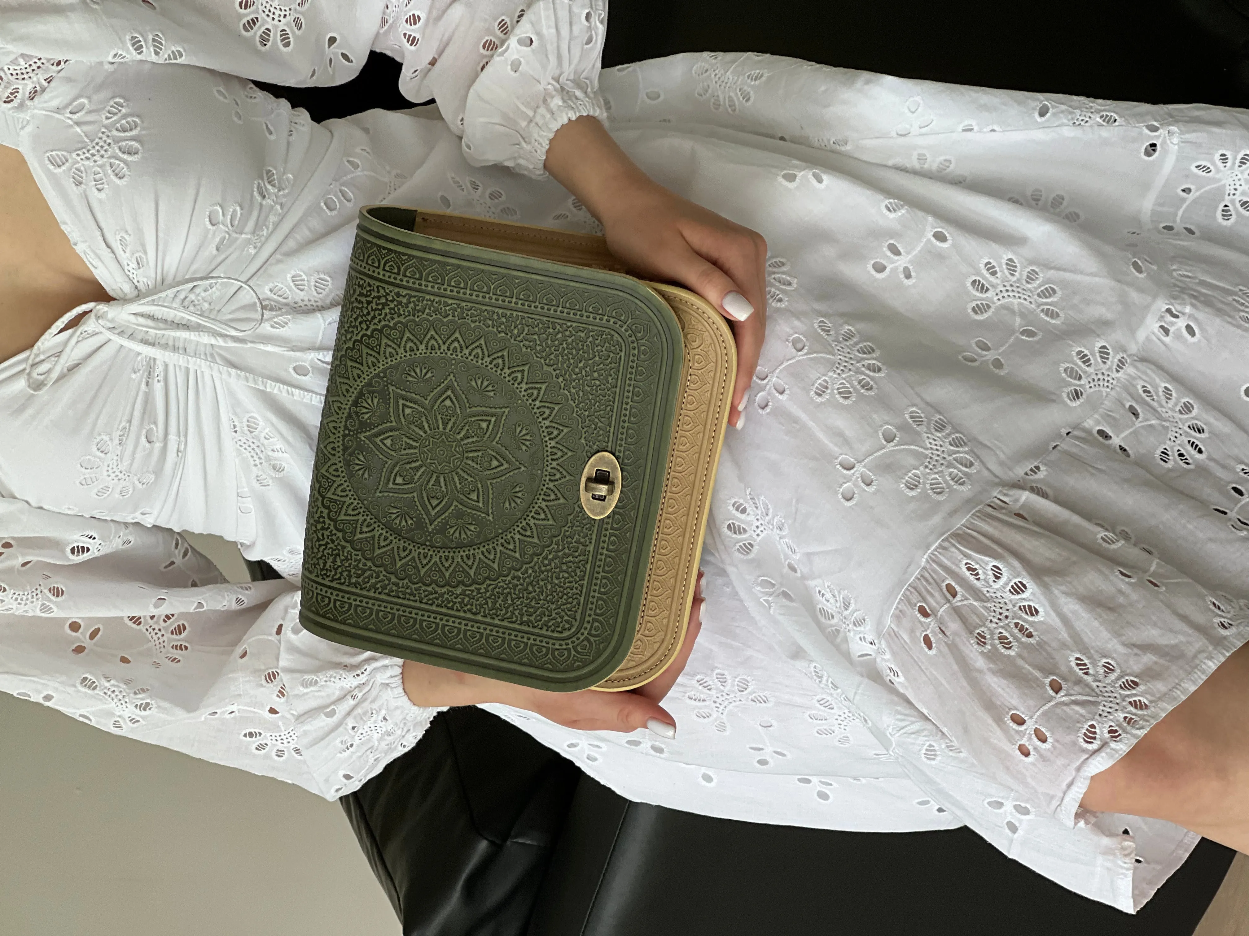 Ivory&Olive Olive Unique Purse