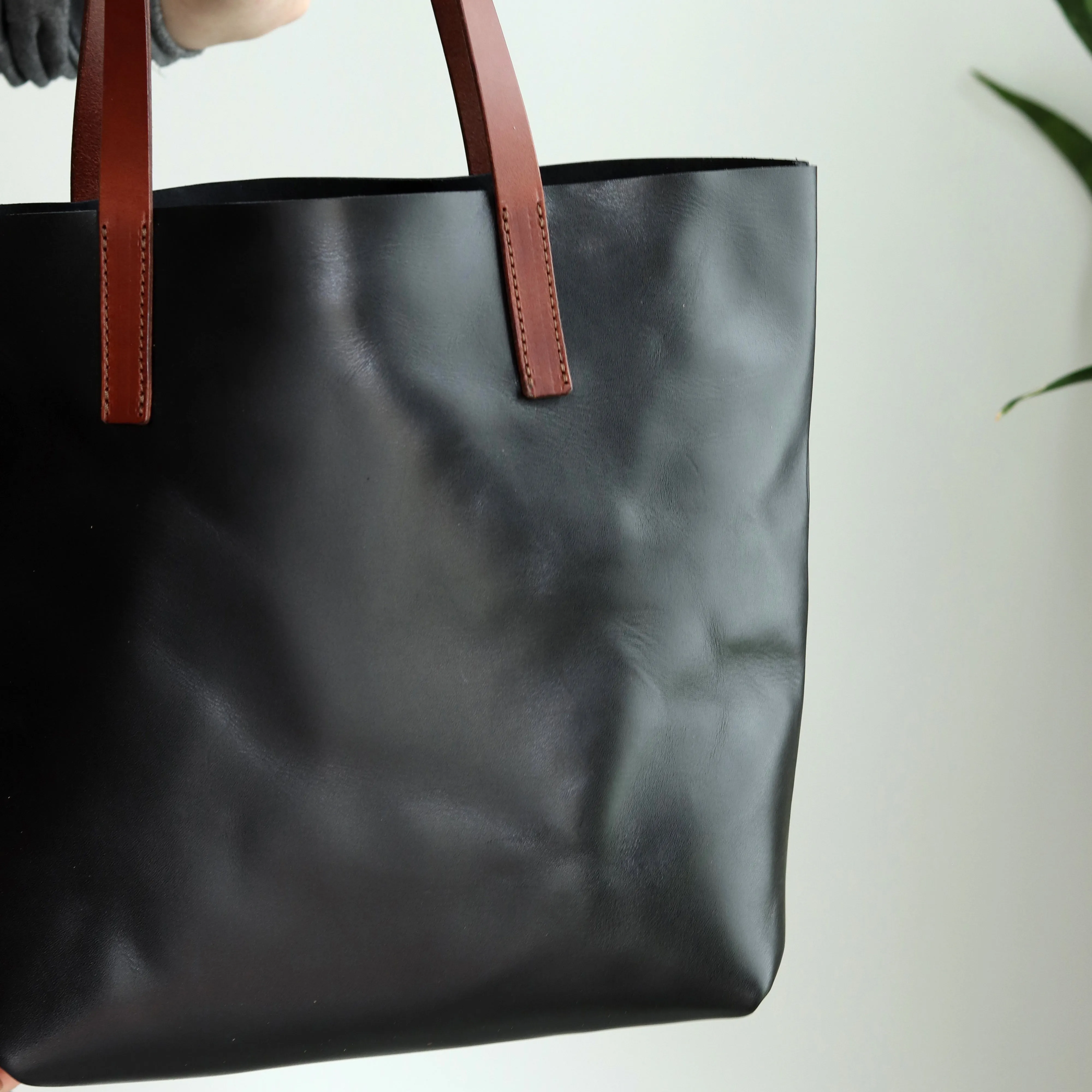 Minimalist Leather Tote - Luxe Black with Brown Straps