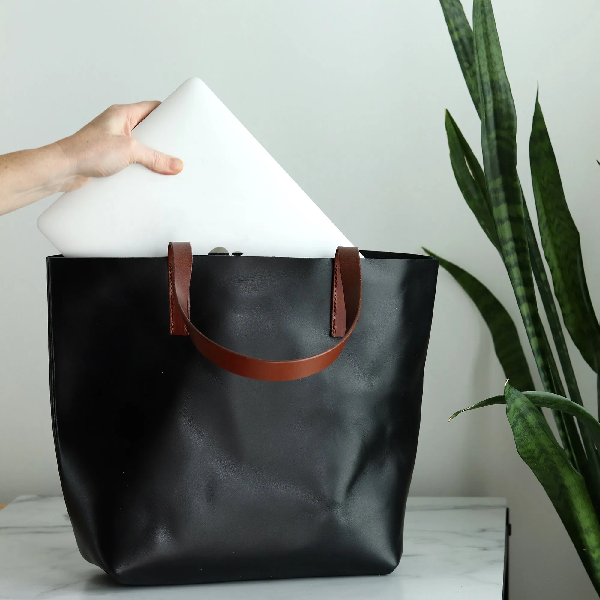 Minimalist Leather Tote - Luxe Black with Brown Straps