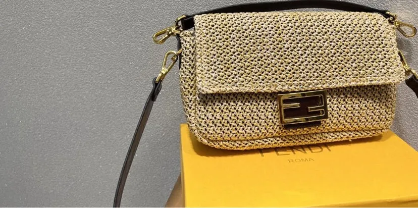 New woman Fendi shoulder handbag