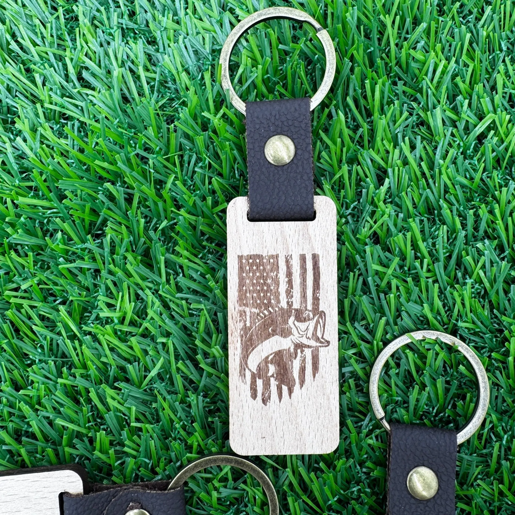 Outdoor-Themed Wooden Keychains with Leather & Metal – 5 Fun Designs